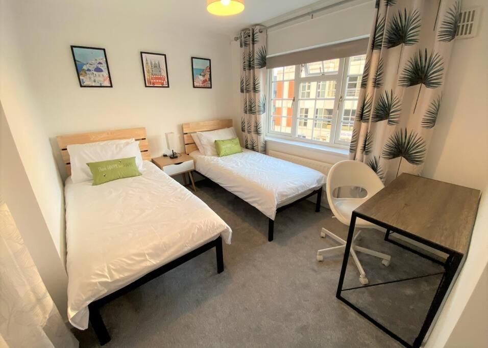 Redhill Town Centre 3 Bed House Near Gatwick Airport, Easy Commute To London Appartement Buitenkant foto