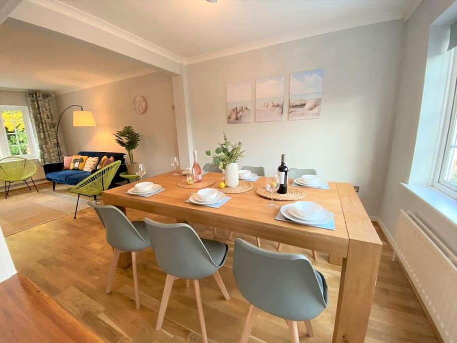 Redhill Town Centre 3 Bed House Near Gatwick Airport, Easy Commute To London Appartement Buitenkant foto