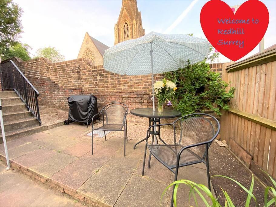 Redhill Town Centre 3 Bed House Near Gatwick Airport, Easy Commute To London Appartement Buitenkant foto