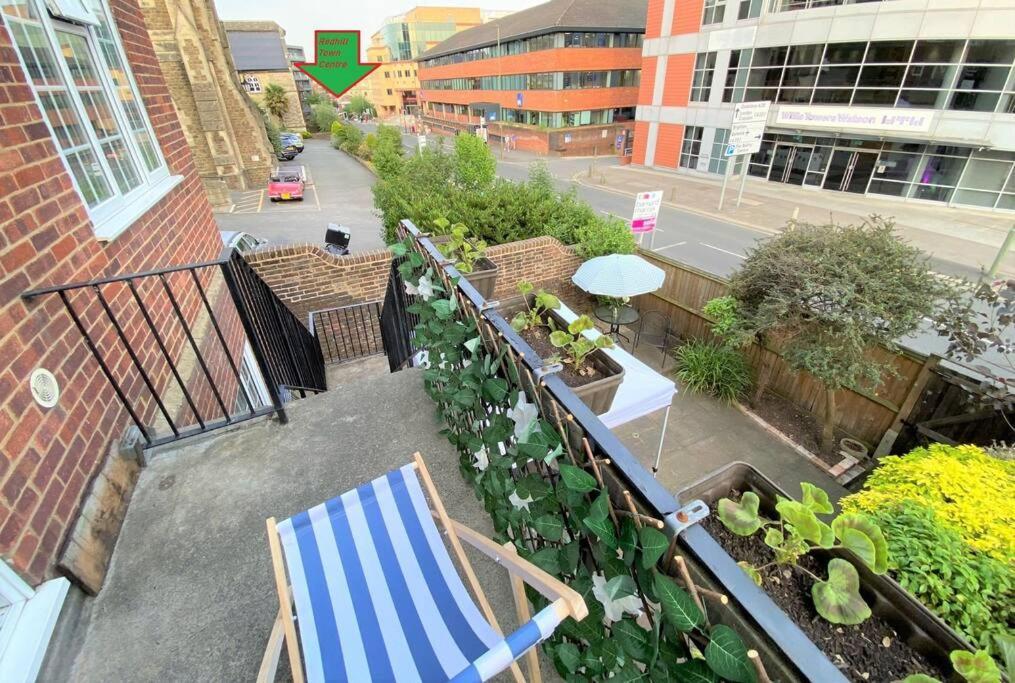 Redhill Town Centre 3 Bed House Near Gatwick Airport, Easy Commute To London Appartement Buitenkant foto